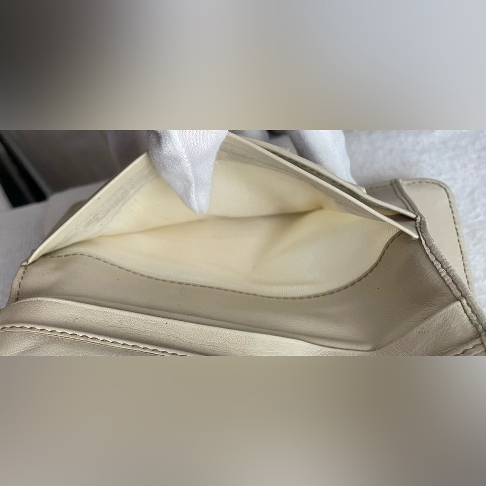Miu Miu Vintage Authentic Cream Crocodile-Embossed Kiss-Lock/Snappy Snap Wallet - Picture 8 of 17